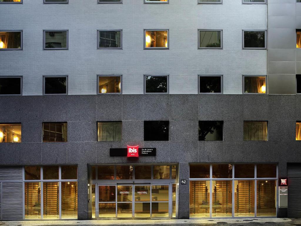 Fachada do ibis Copacabana Posto 5